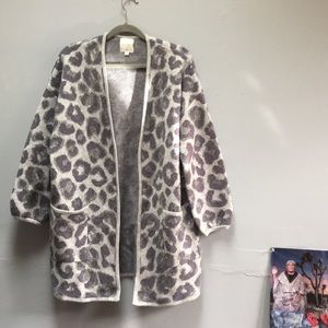 Gentle Fawn XS grey leopard cardigan with pockets